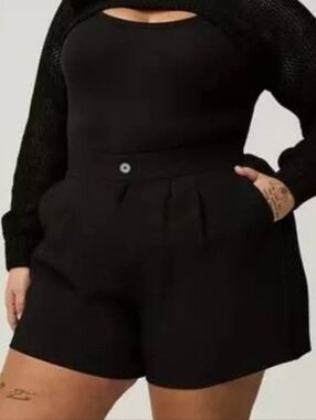 Nwt High-Waist Black Pleated Shorts
